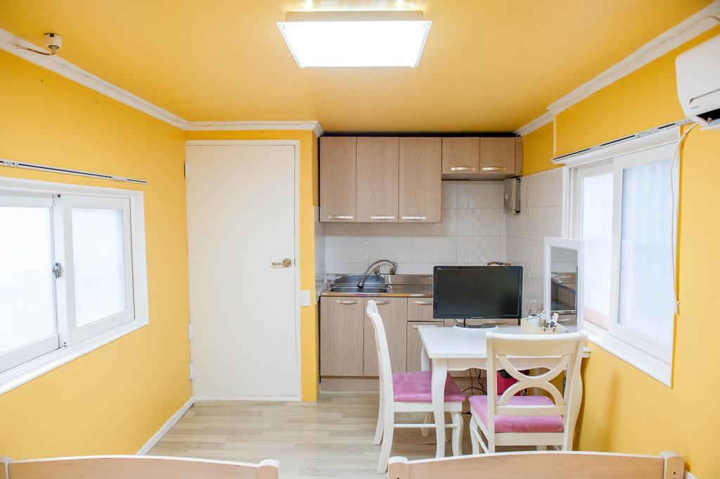 Elly Guesthouse Μπουσάν Δωμάτιο φωτογραφία